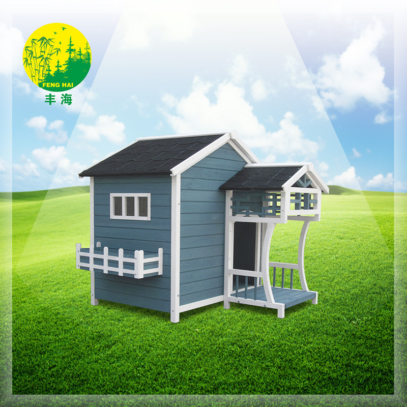 Patent wooden dog house